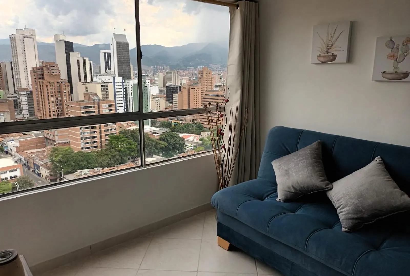 En La Cima Y En El Corazon De Medellin Apartment