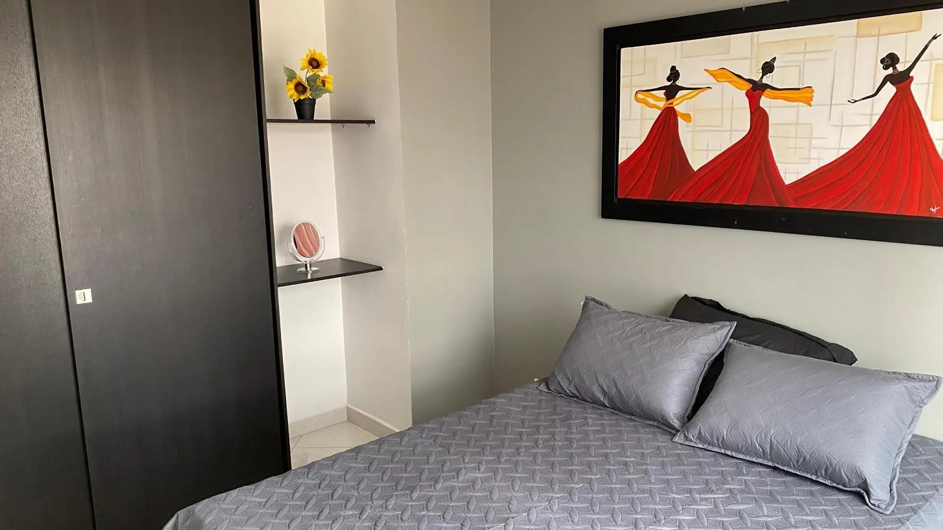 En La Cima Y En El Corazon De Medellin Apartman